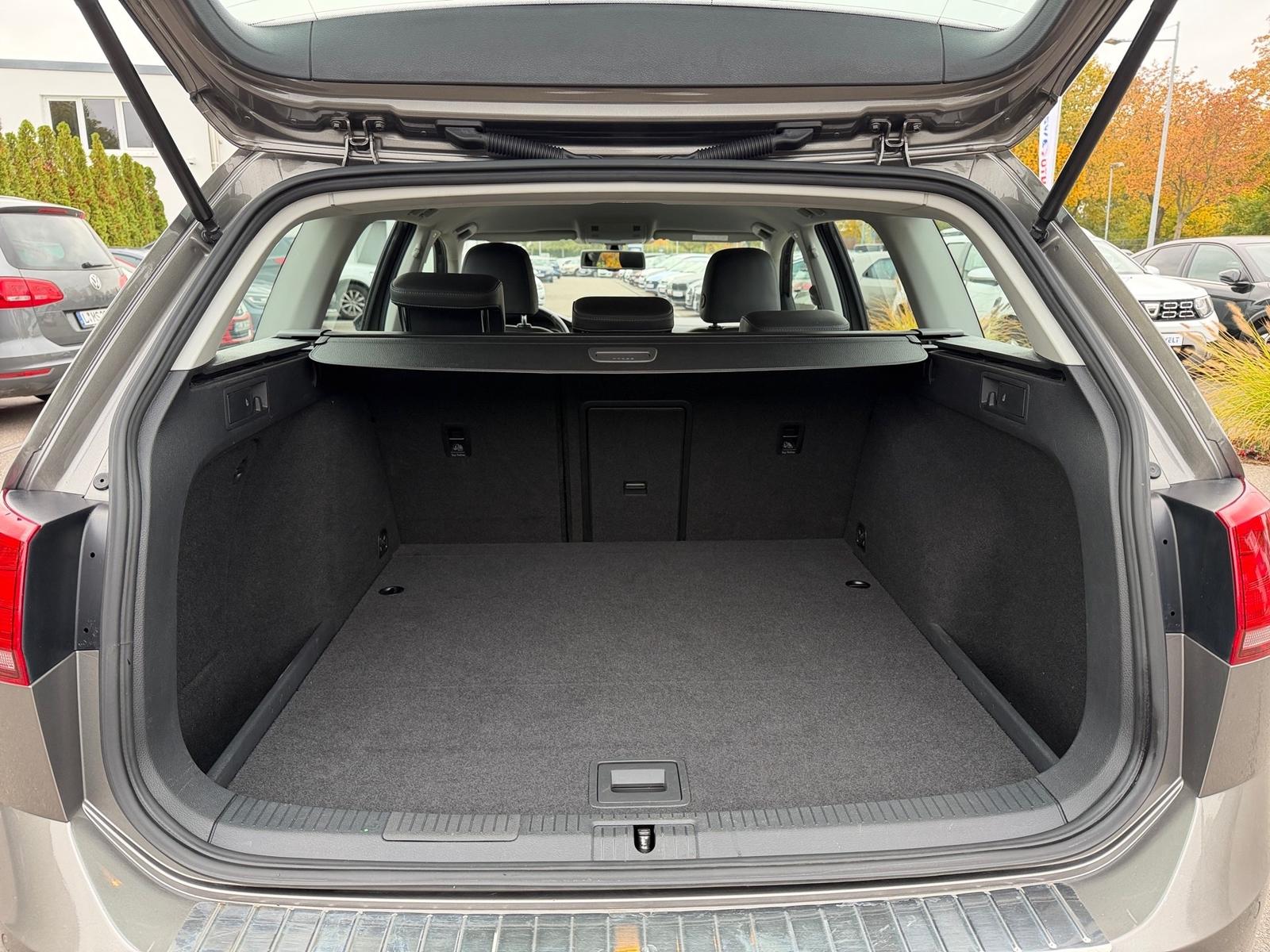 Volkswagen Golf VII Variant 1.4 16V TSI Bi-Xenon AHK PDC