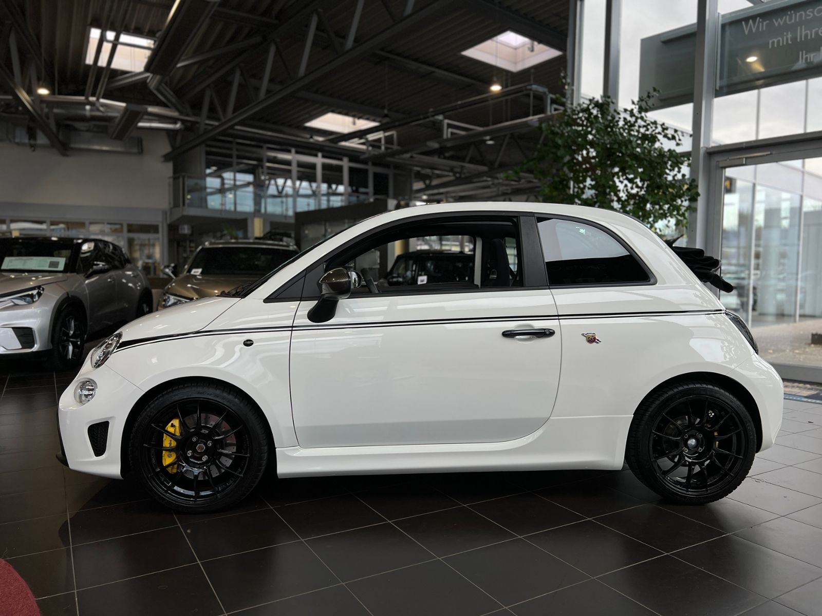 Fahrzeugabbildung Abarth 695C Cabrio Aut. KLIMA CARPLAY RFK ALU