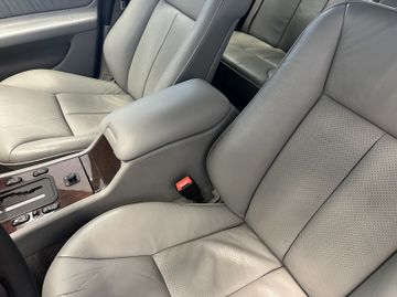 Mercedes E 300 - 11