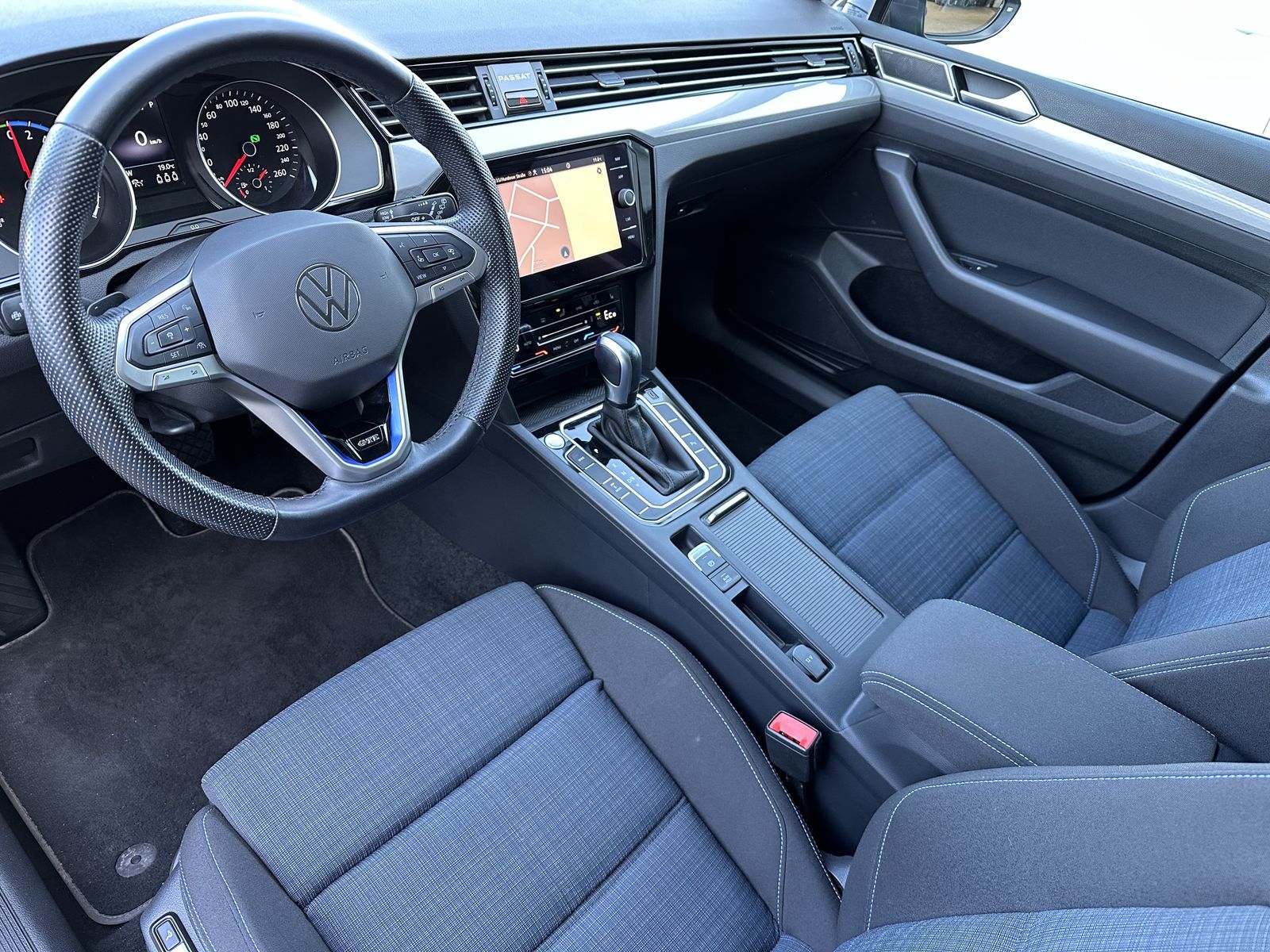 Fahrzeugabbildung Volkswagen Passat GTE 1.4 TSI DSG Hybrid NAV+LED+KAMERA+PP