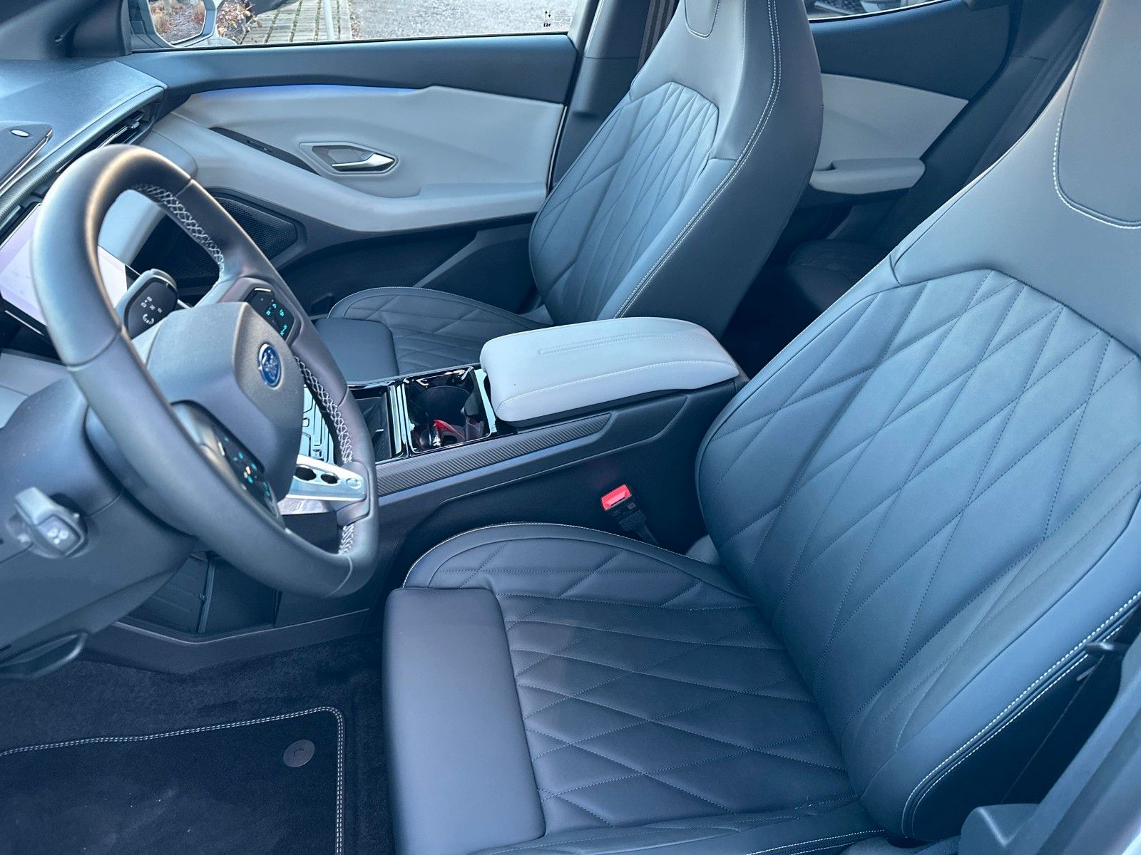 Fahrzeugabbildung Ford Capri AWD Premium, PANORAMADACH, AHK SCHWENKBAR