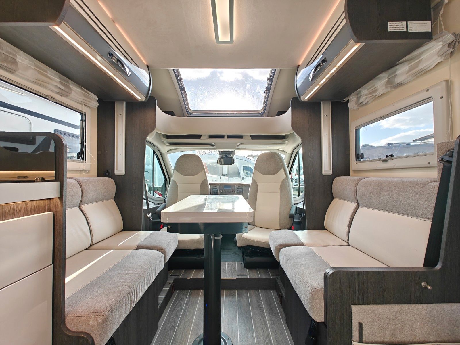 Fahrzeugabbildung Roller Team Kronos 287 TL - Face2Face, Hubbett, Einzelbetten