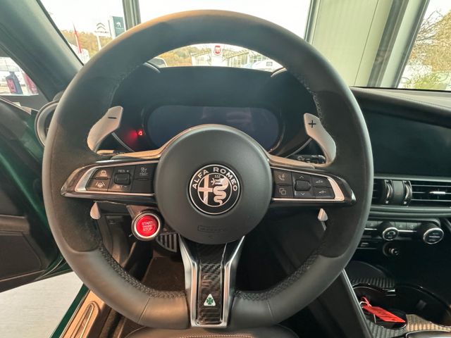 ALFA ROMEO Giulia Quadrifoglio harman/kardon KarbonPaket