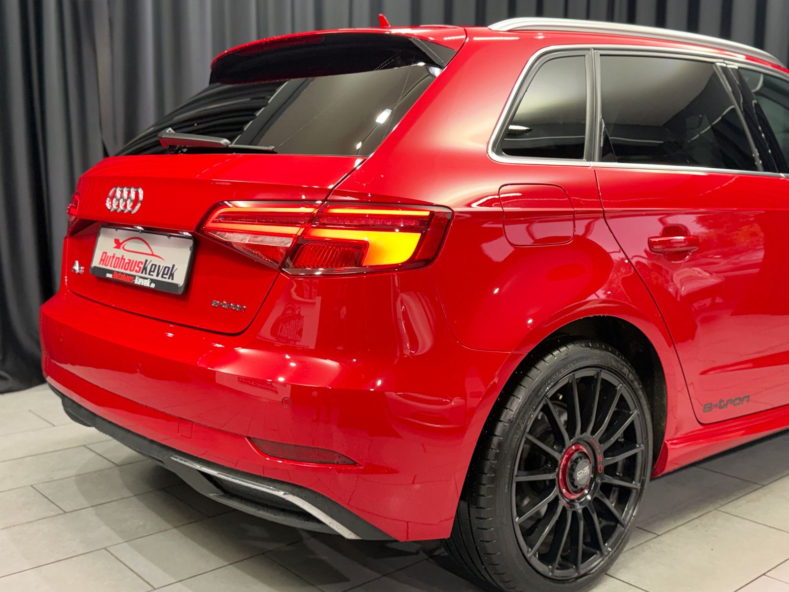 Fahrzeugabbildung Audi A3 Sportback e-tron s-line |AHK|PANO|NAVI