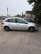 Renault Clio Wenig KM - Renault Clio Gebrauchtwagen in Karlsruhe