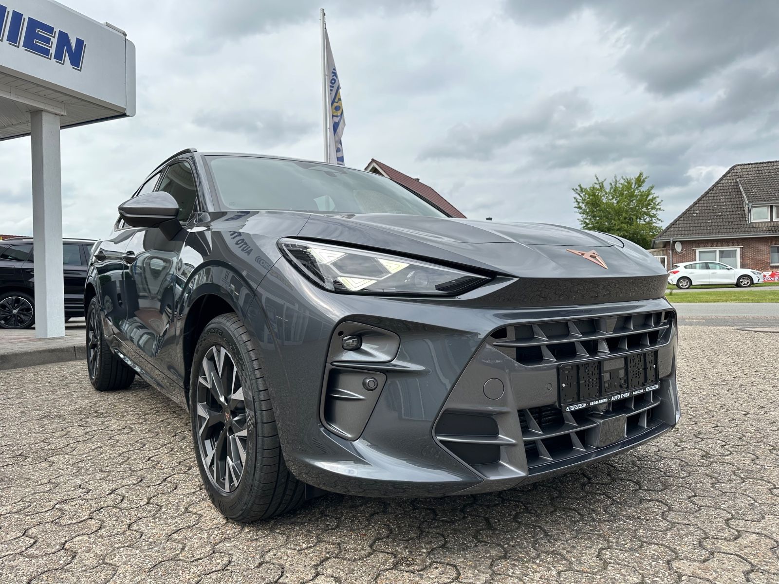 Fahrzeugabbildung CUPRA Terramar 1.5 eTSI DSG AHK/Navi/LED/ACC/SHZG