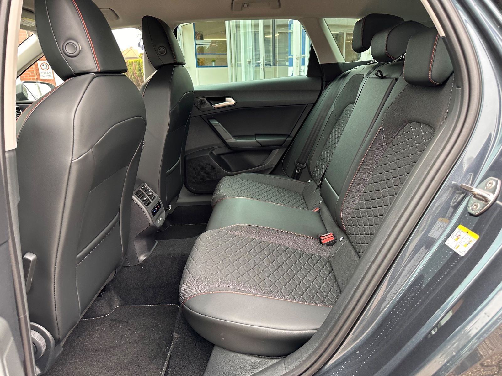 Fahrzeugabbildung SEAT Leon ST FR 1.5 eTSI DSG LED/GRA/SHZ/Kamera/APP
