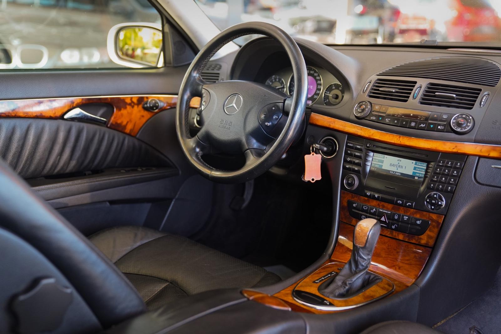 Mercedes-Benz E270 2004 — photo 9