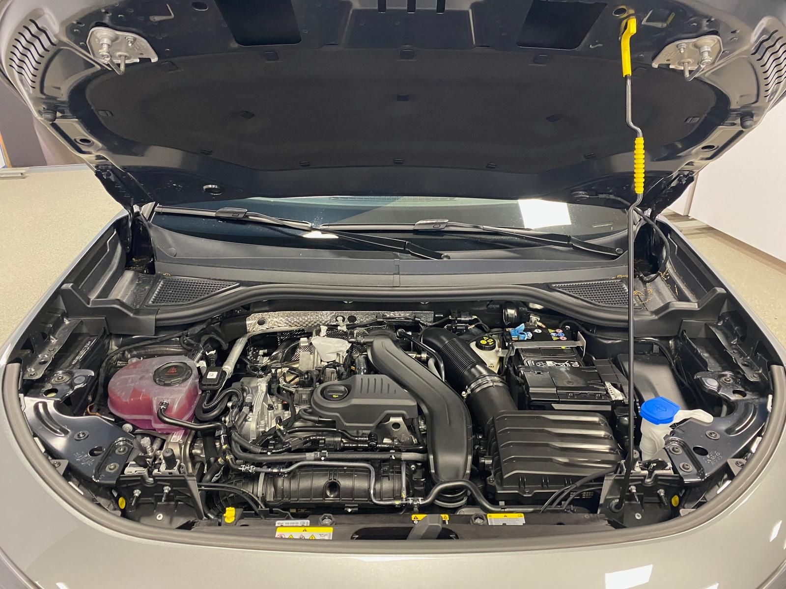 Fahrzeugabbildung Volkswagen T-Roc 1.5 eTSI R-Line NEUES MODELL AHK+ACC+KAMER