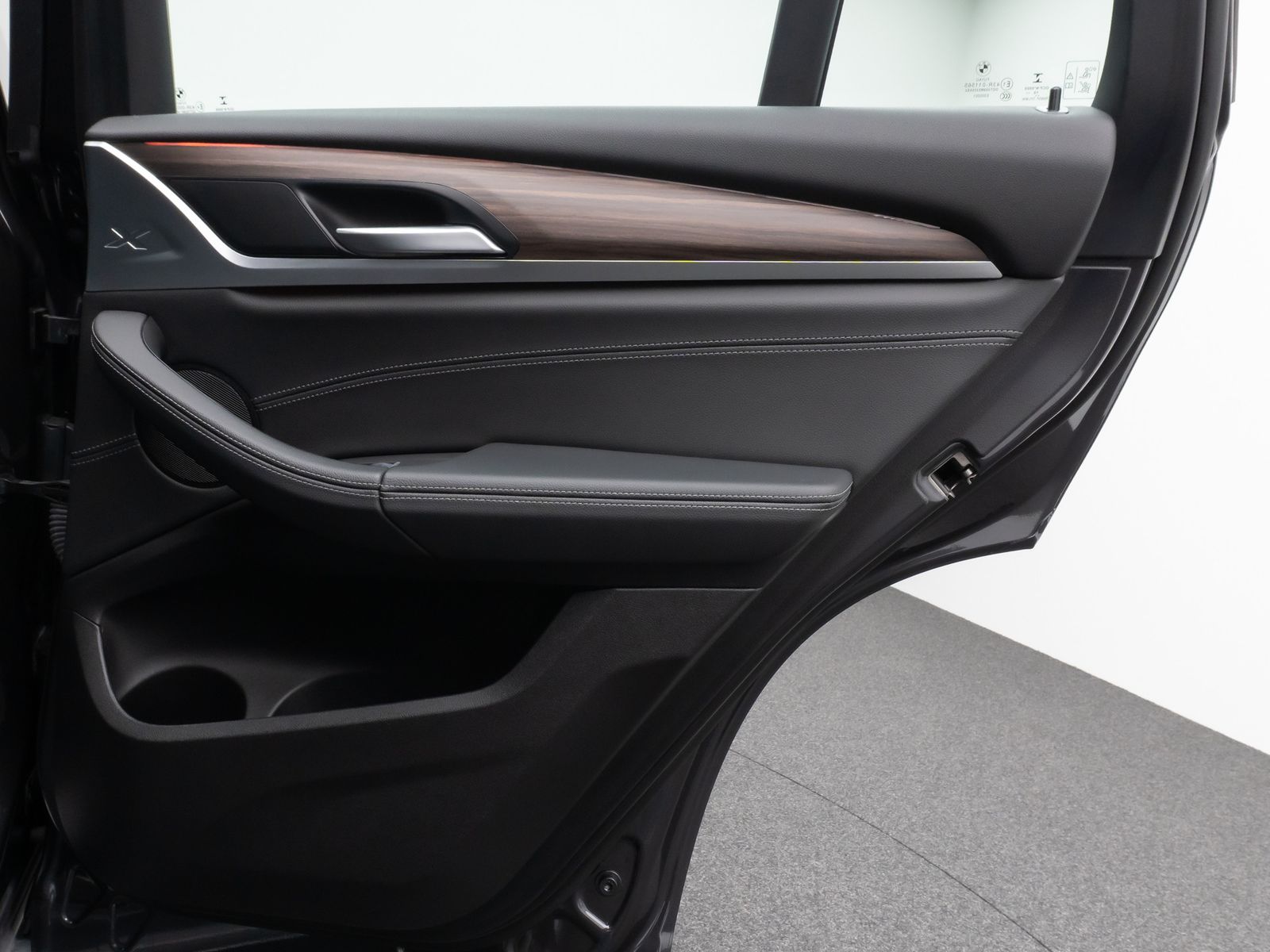 Fahrzeugabbildung BMW X4 xD20d M Sport X Panoram 360°HUD Komfort Alarm