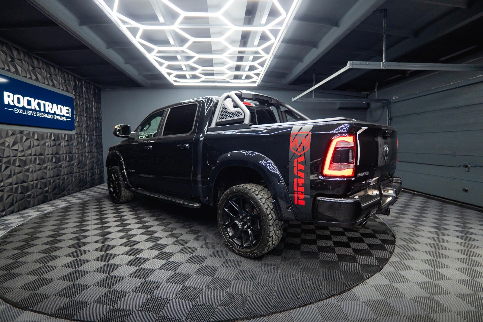 Fahrzeugabbildung Dodge RAM 5.7 V8 HEMI 4x4 NIGHT LARAMIE *Pano*22 Zoll*