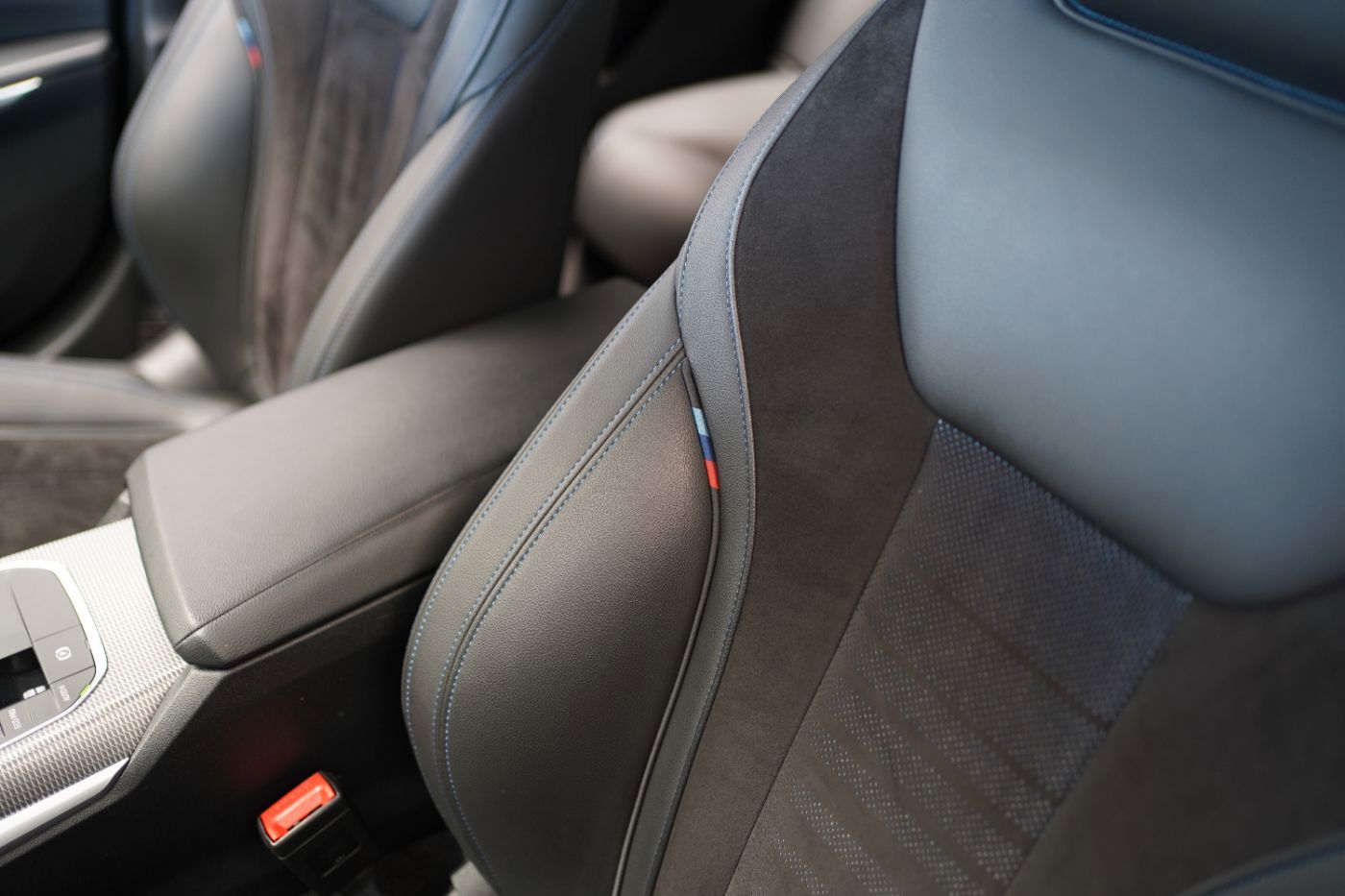 Fahrzeugabbildung BMW 320i xDrive M Sport Parkassist+AHK+HiFi+Alarmanl