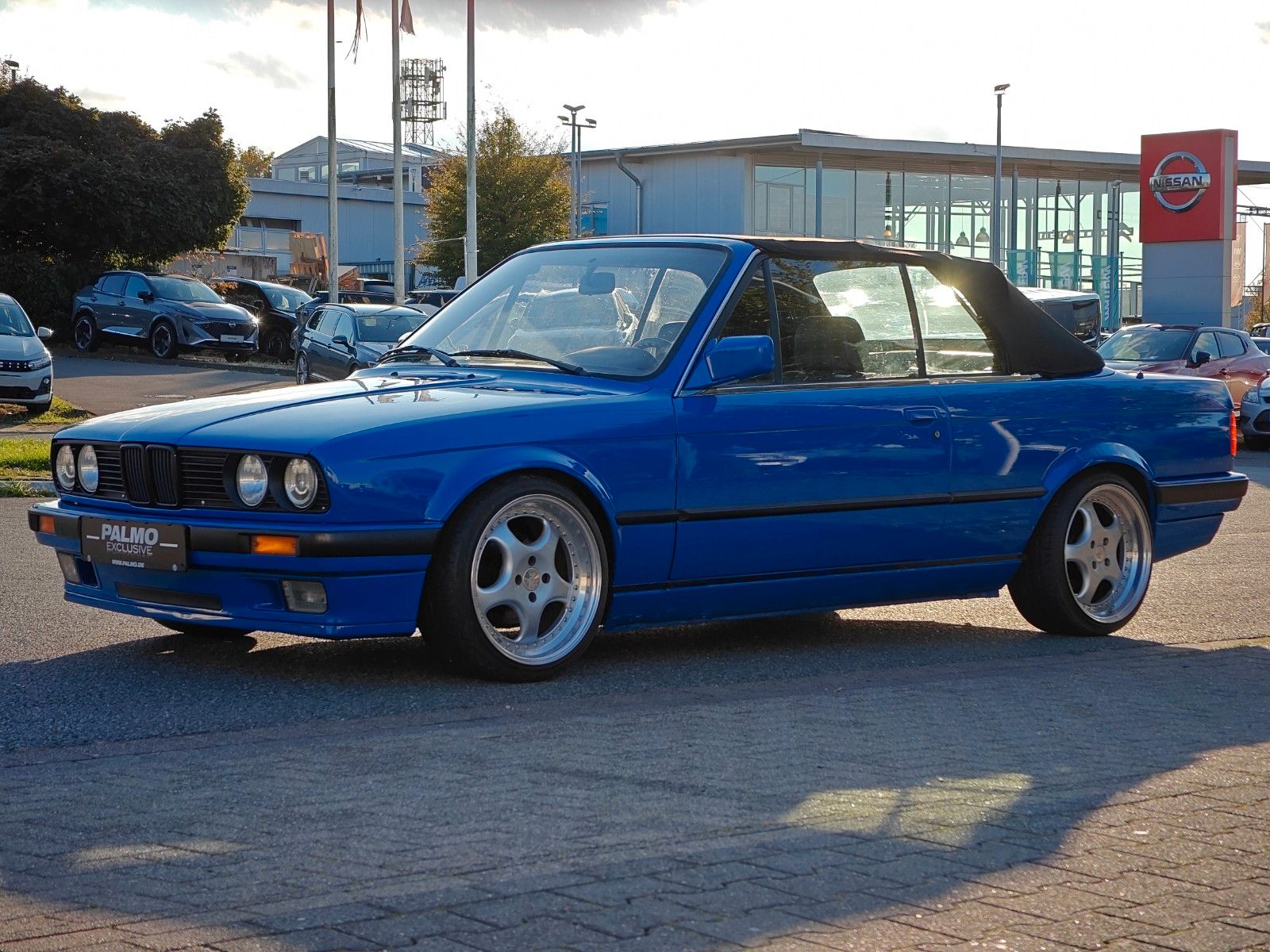 Fahrzeugabbildung BMW 318i Cabrio E30 - Lack NEU, Verdeck NEU
