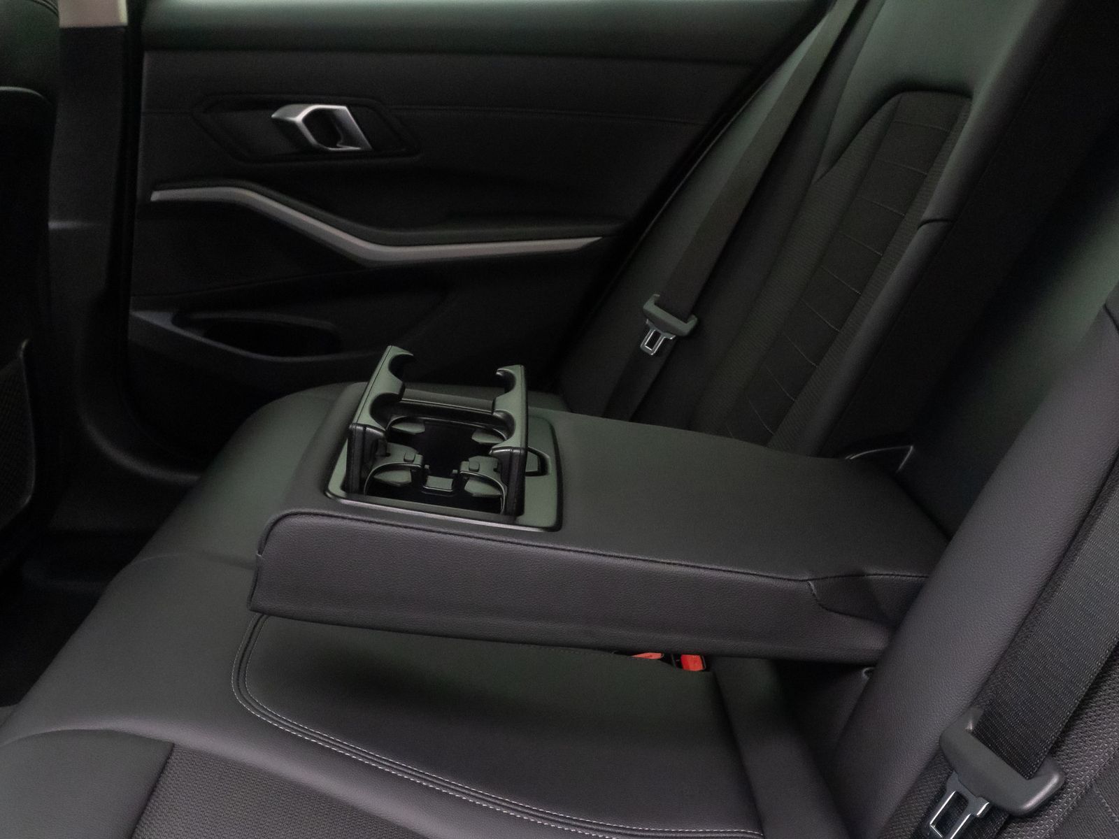 Fahrzeugabbildung BMW 320e Kamera DAB Leder WidscreenDispl Sportsitze