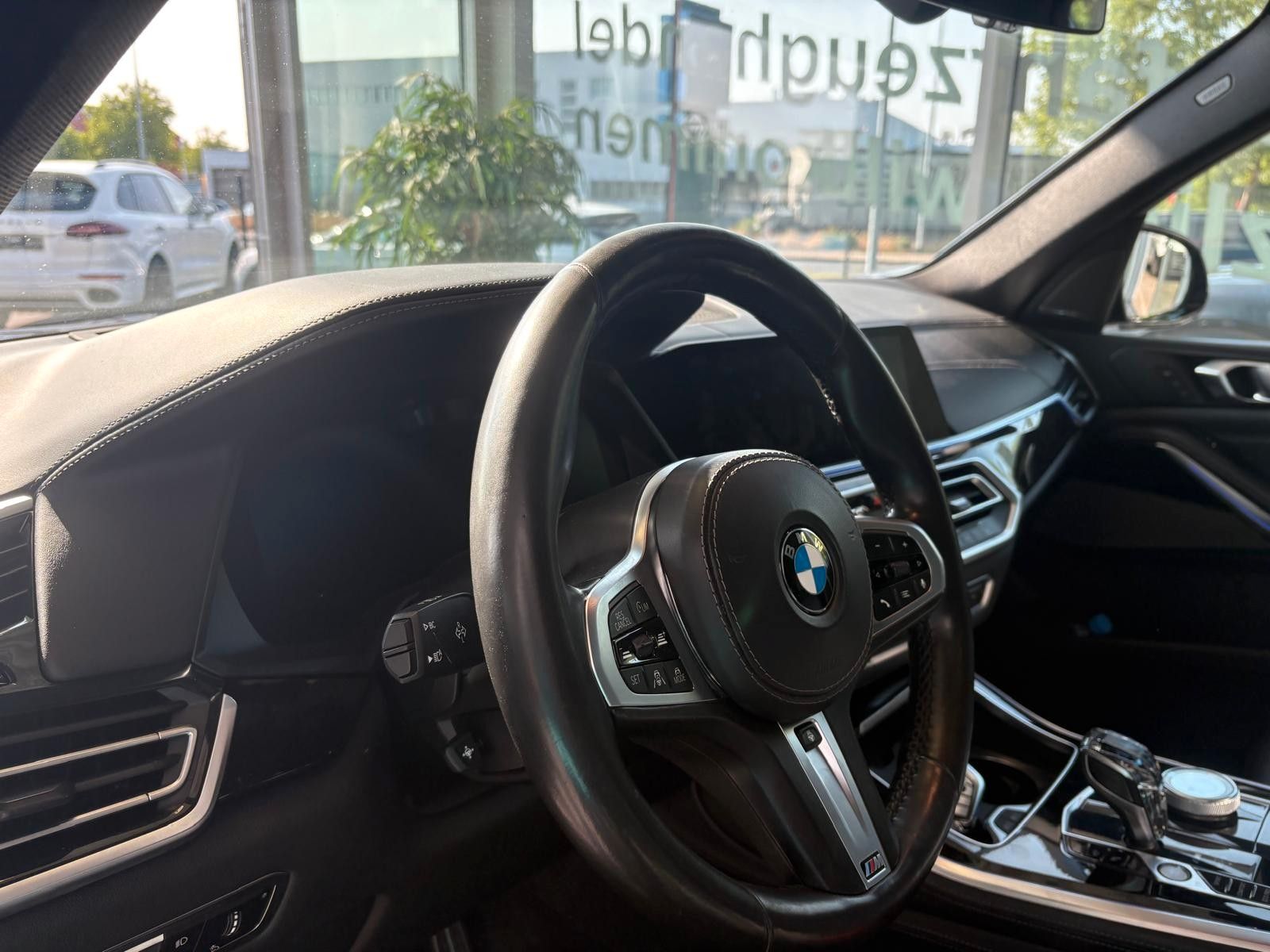 Fahrzeugabbildung BMW X5  M50D,SKYLOU;22,LASER,HUD,PANO;