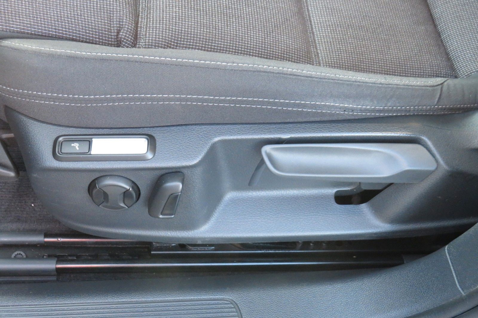 Fahrzeugabbildung Volkswagen Passat Variant Comfortline TDI DSG AHK NAVI