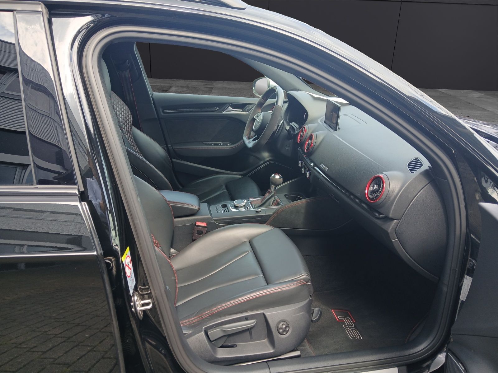 Fahrzeugabbildung Audi RS 3 Sportback quattro S-tronic Matrix Navi AVC