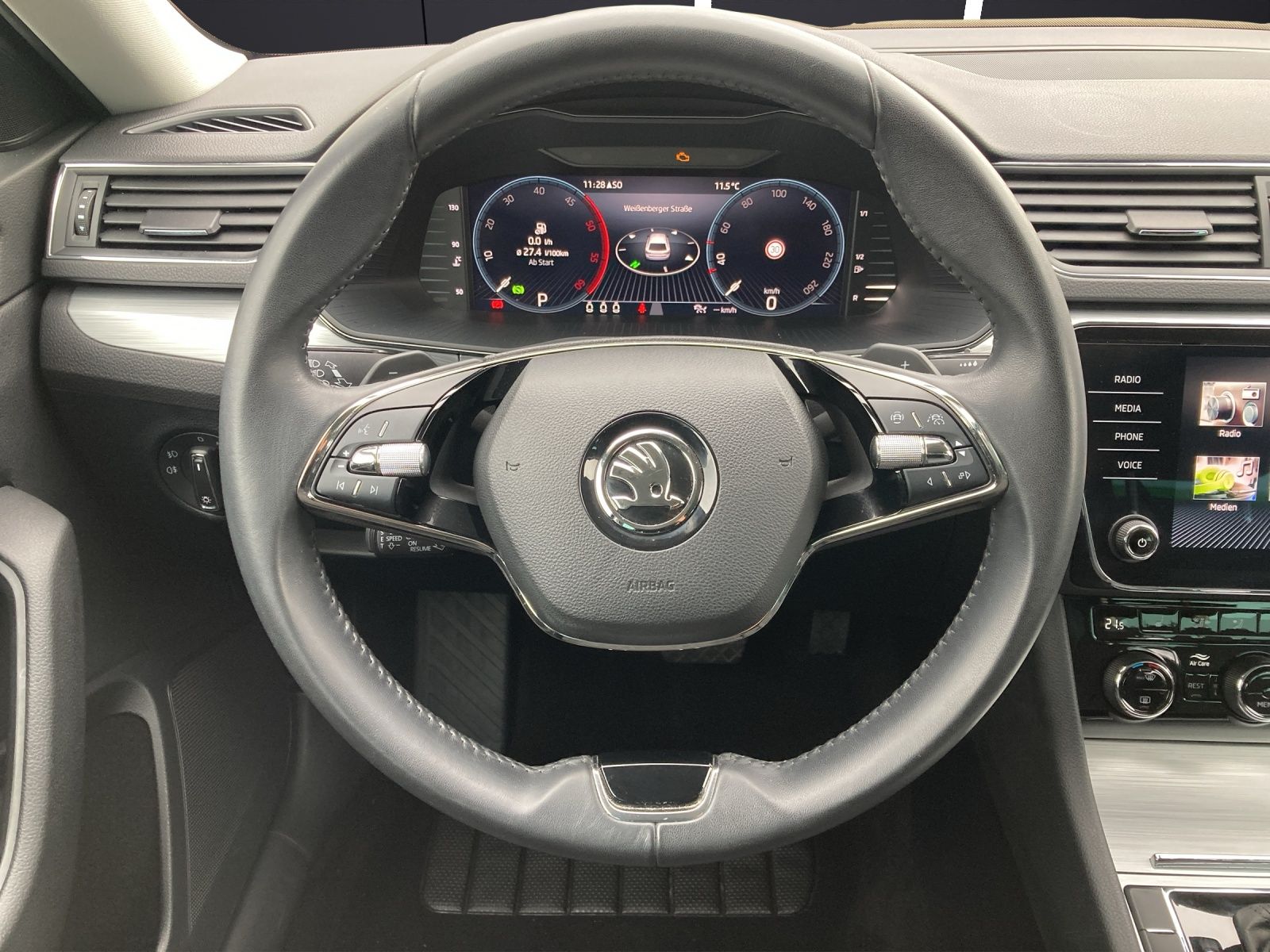 Fahrzeugabbildung SKODA Superb Combi TDI Ambition DSG LED Navi AID ACC R