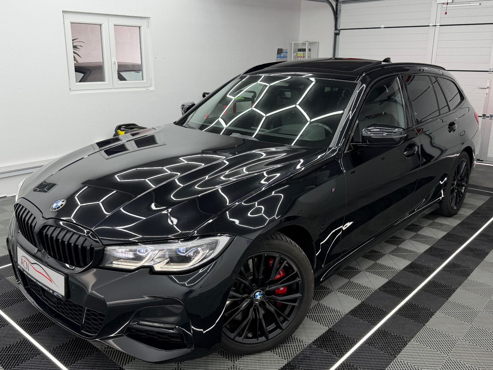 Fahrzeugabbildung BMW 320 d xDrive M-SPORT/LASER/DRIVING ASS+/PANO/HUD