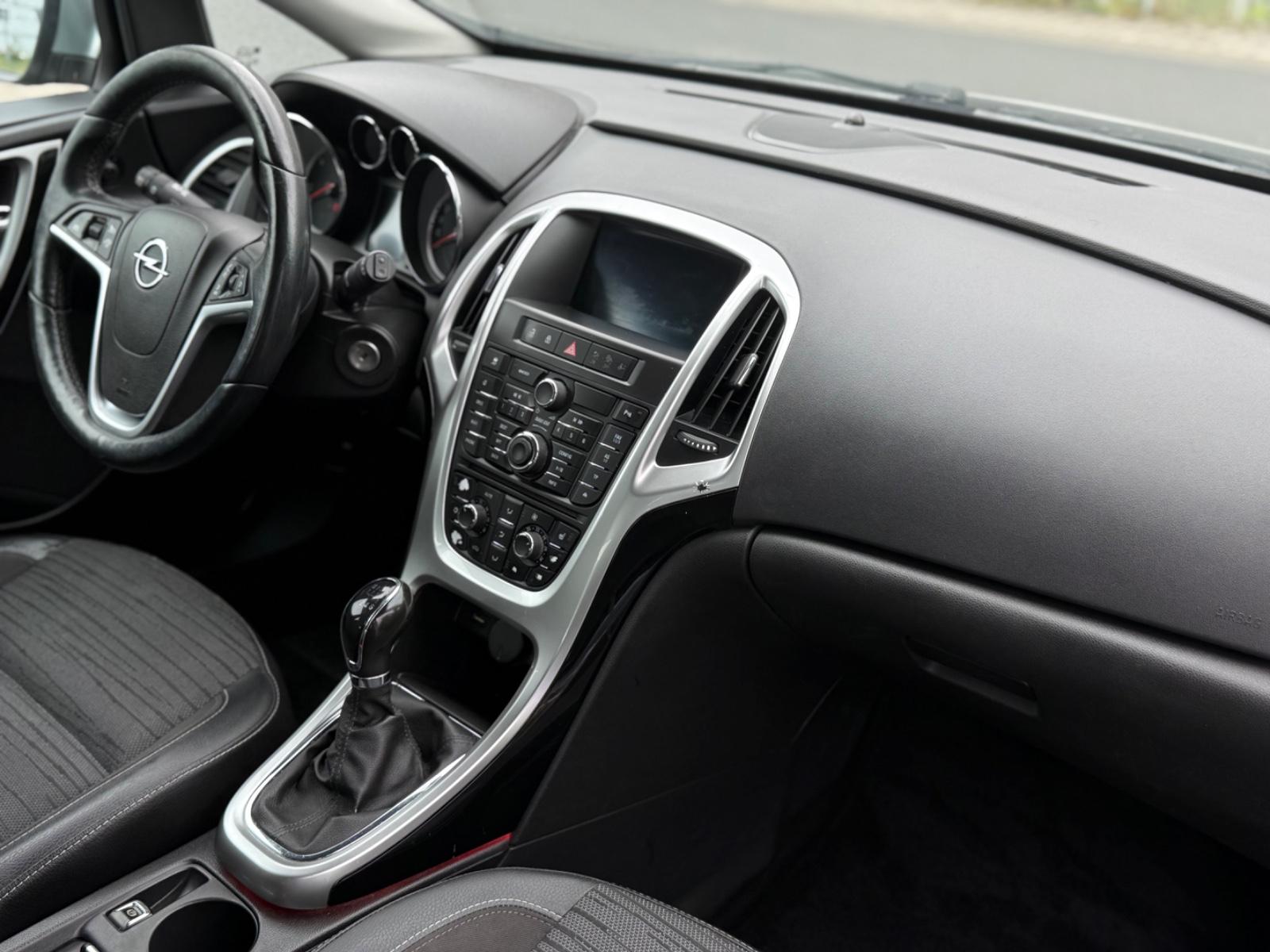 Opel Astra 2014 — photo 10