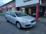 Ford Focus 1,6 *Klima*Sitzheizung*Scheckheft* - Ford Focus aus 2005: Kombi