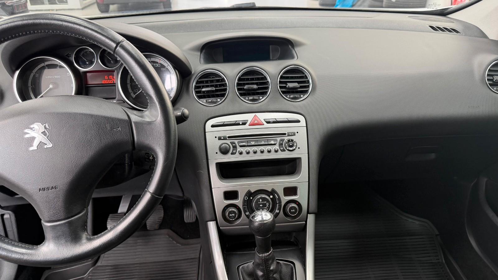 Peugeot 308 2011 — photo 7