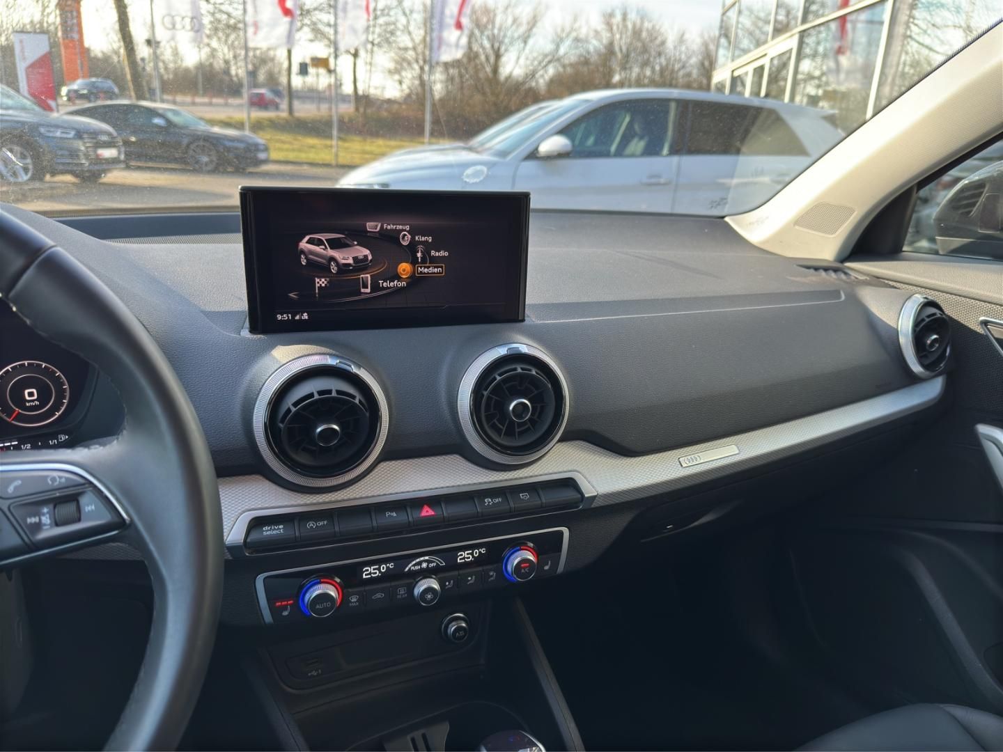 Fahrzeugabbildung Audi Q2 Advanced 35 TDI S tronic Navi LederACC
