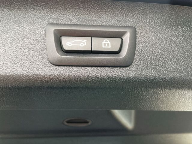 Fahrzeugabbildung BMW 520 d M Sport Mild-Hybrid Autom. Panoramadach, N