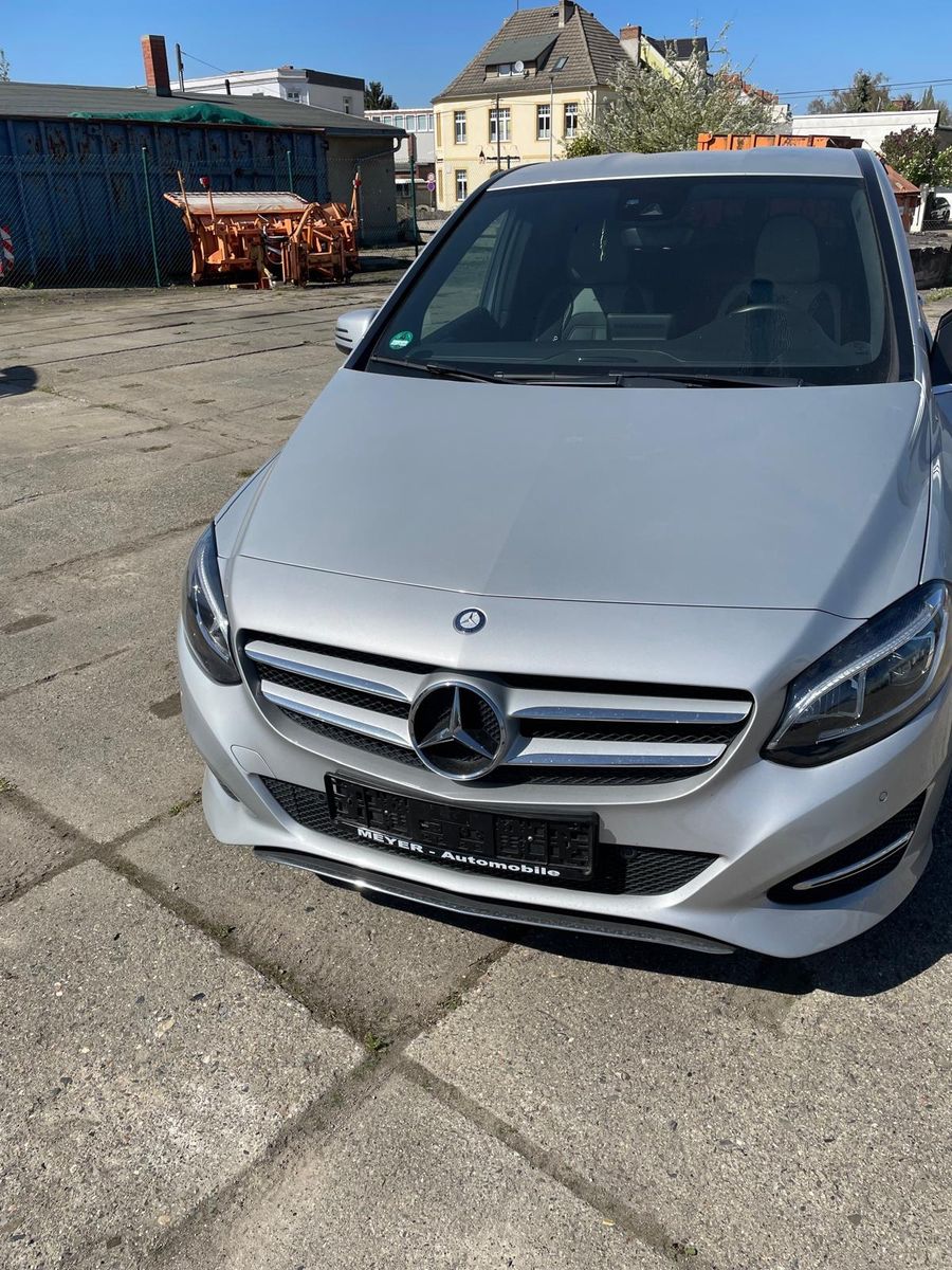 MERCEDES-BENZ B 180 - top gepflegt