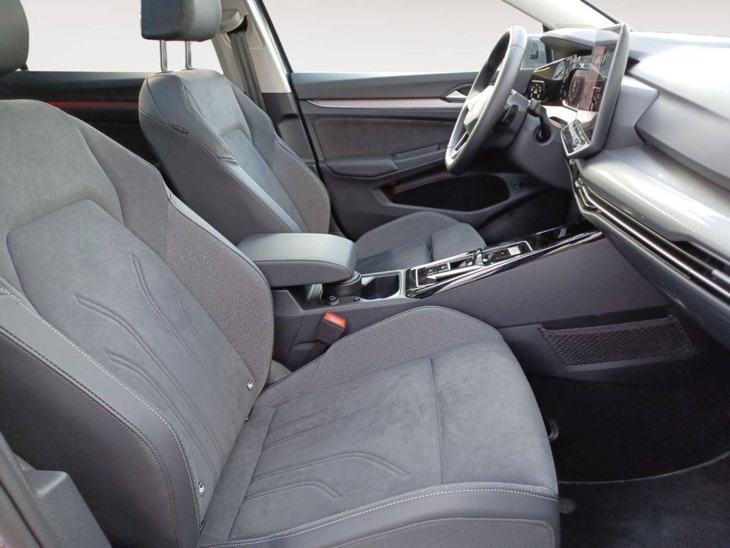 Fahrzeugabbildung Volkswagen Golf Variant 1.5 eTSI DSG Style Navi, AHZV uvm.