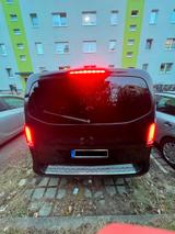 Mercedes-Benz V 250 - Mercedes-Benz V 230: Van