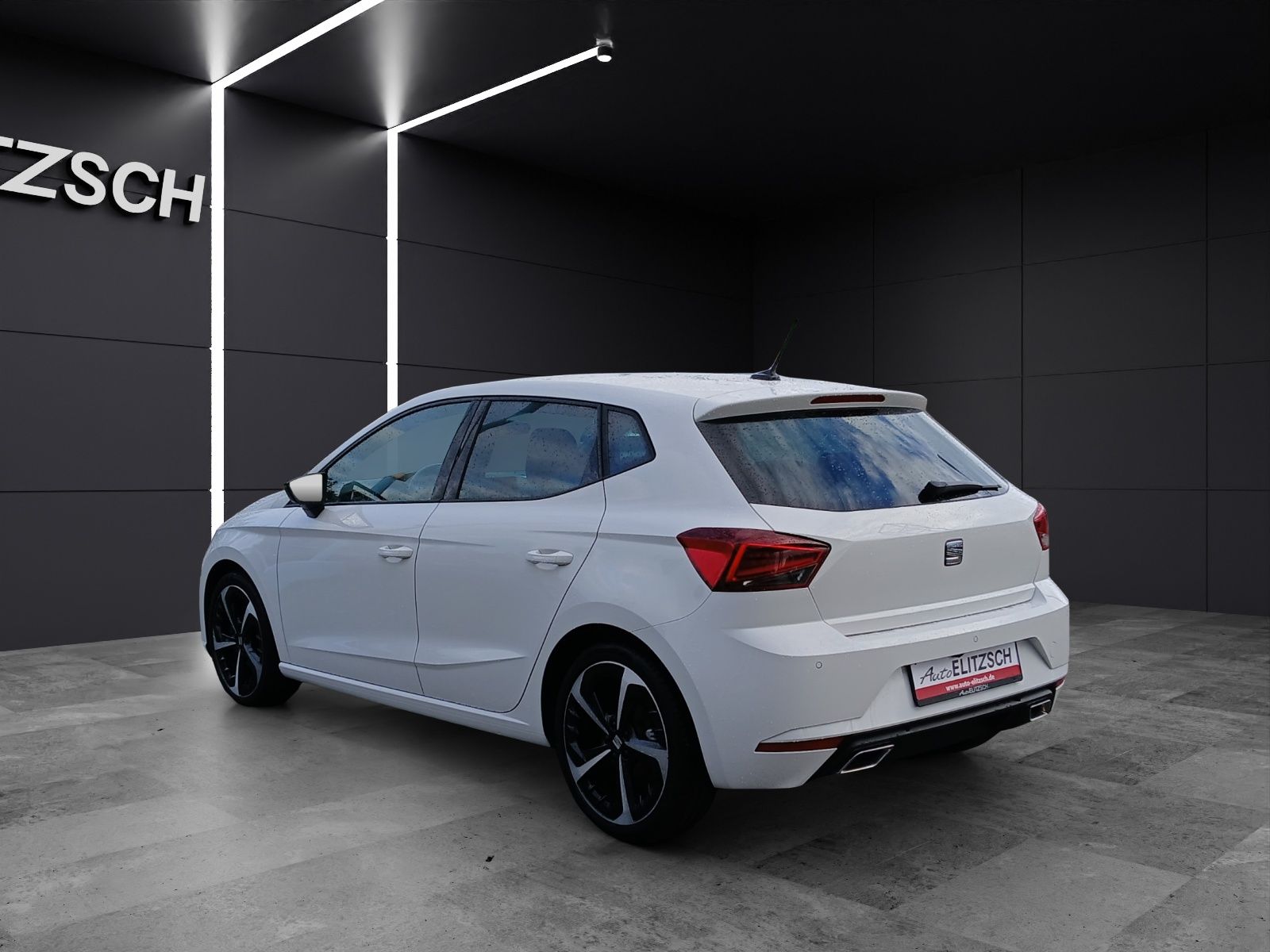 Fahrzeugabbildung SEAT Ibiza TSI FR DSG LED Navi AID ACC RFK SH 18"