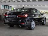 BMW 320i FACELIFT LED NAVI HGSD KAMERA SHZ PDC KLIMA - BMW 3er Reihe: Facelift