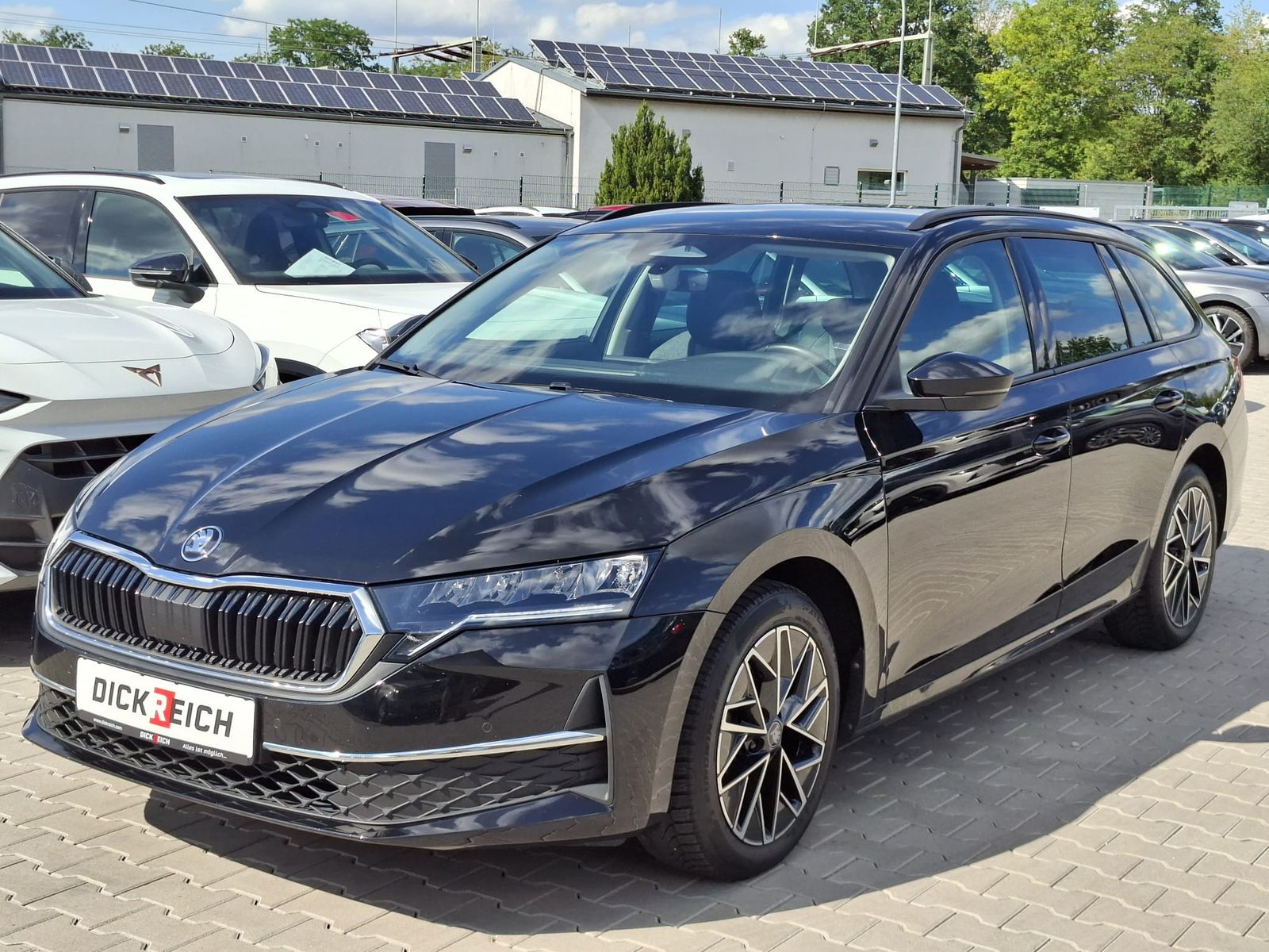 Fahrzeugabbildung SKODA Octavia 1.5 eTSI DSG Selection LED*AHK*5J-Gar.