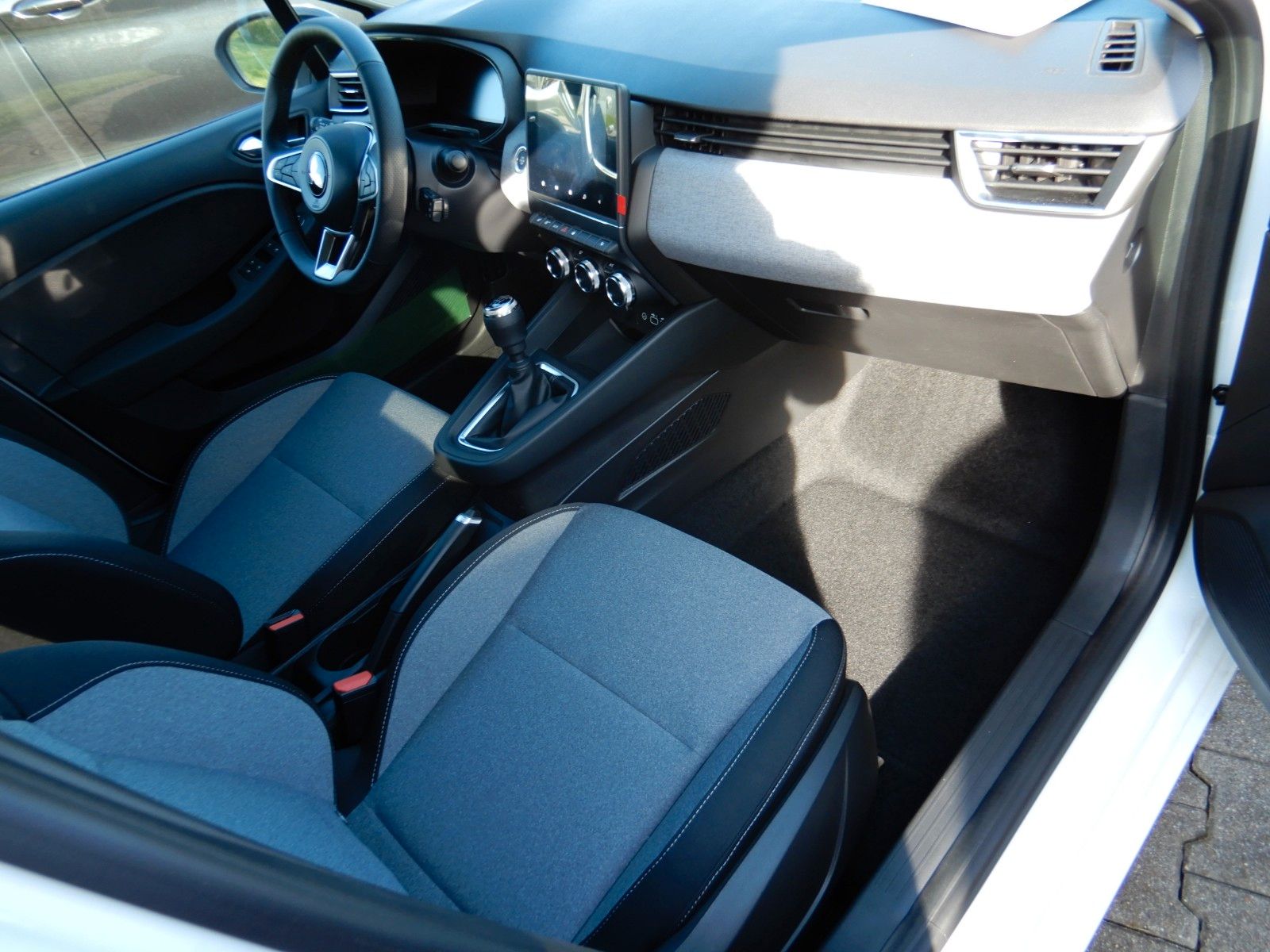 Fahrzeugabbildung Mitsubishi Colt MY25 1.0  Turbo Benziner Plus LED Sitzhzg