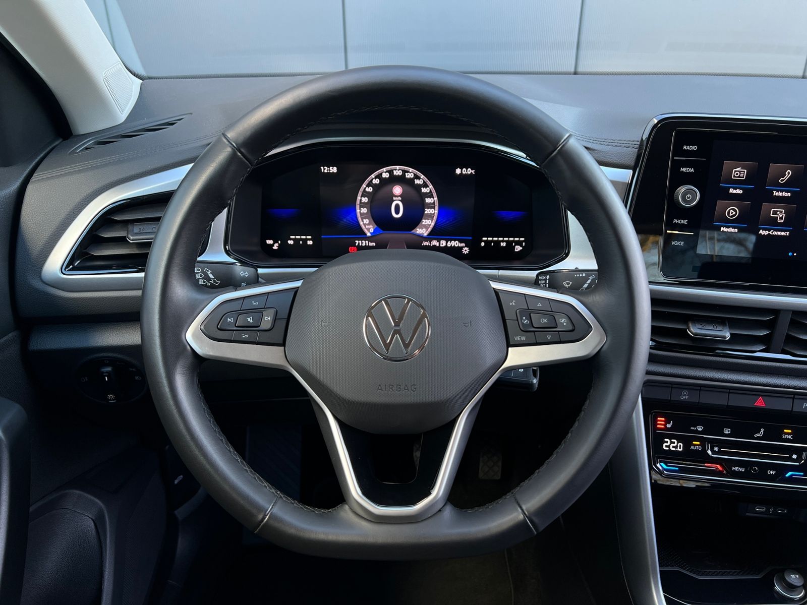 Fahrzeugabbildung Volkswagen T-Roc Life 1.0 TSI *AHK, LED, App-Connect, 16'-L