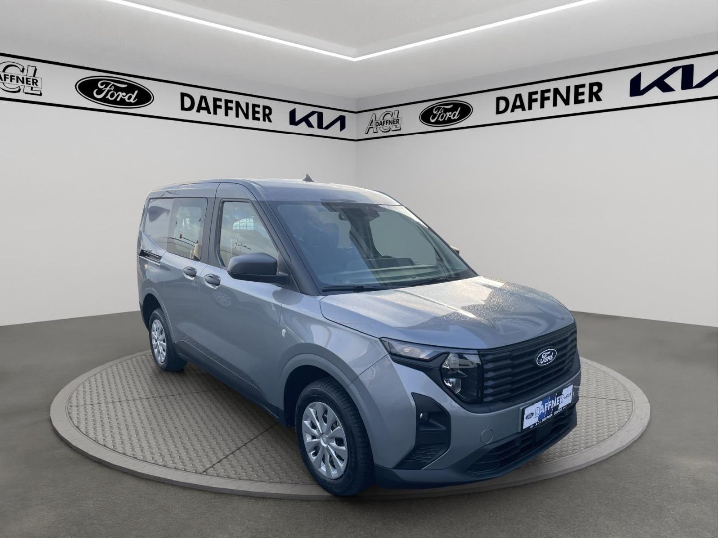 Fahrzeugabbildung Ford Transit Courier Trend Doppelkabine DAB LenkradH