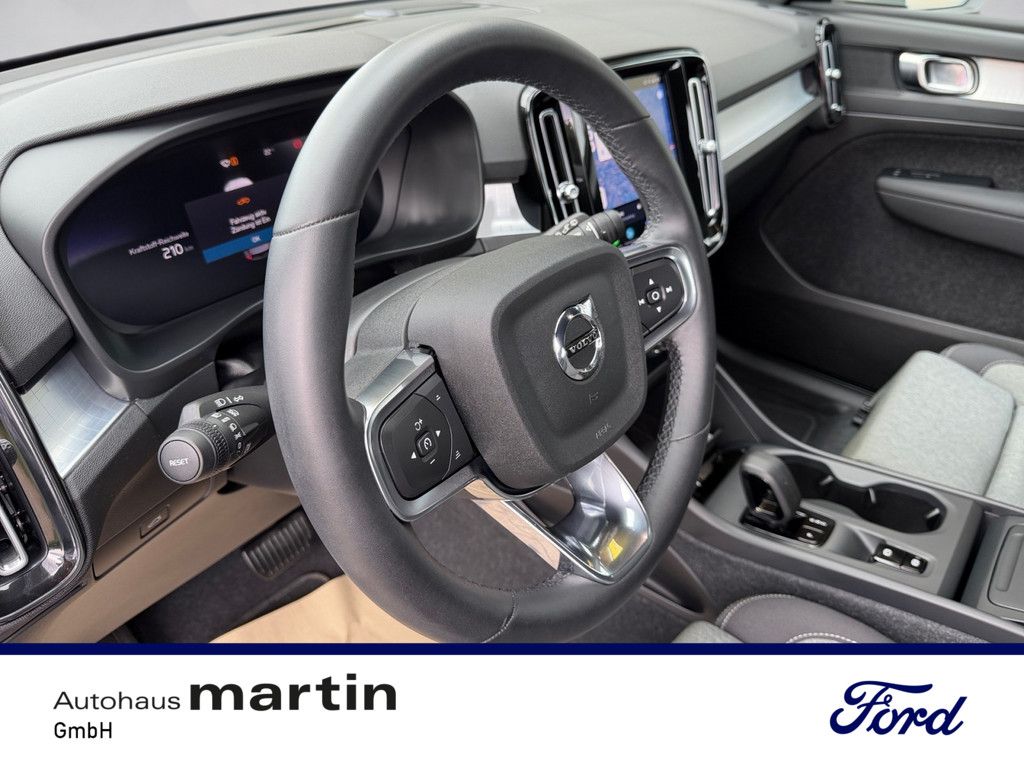 Fahrzeugabbildung Volvo XC40 2.0 Core 2WD SHZ NAVI W-LAN ACC FACEL. LED