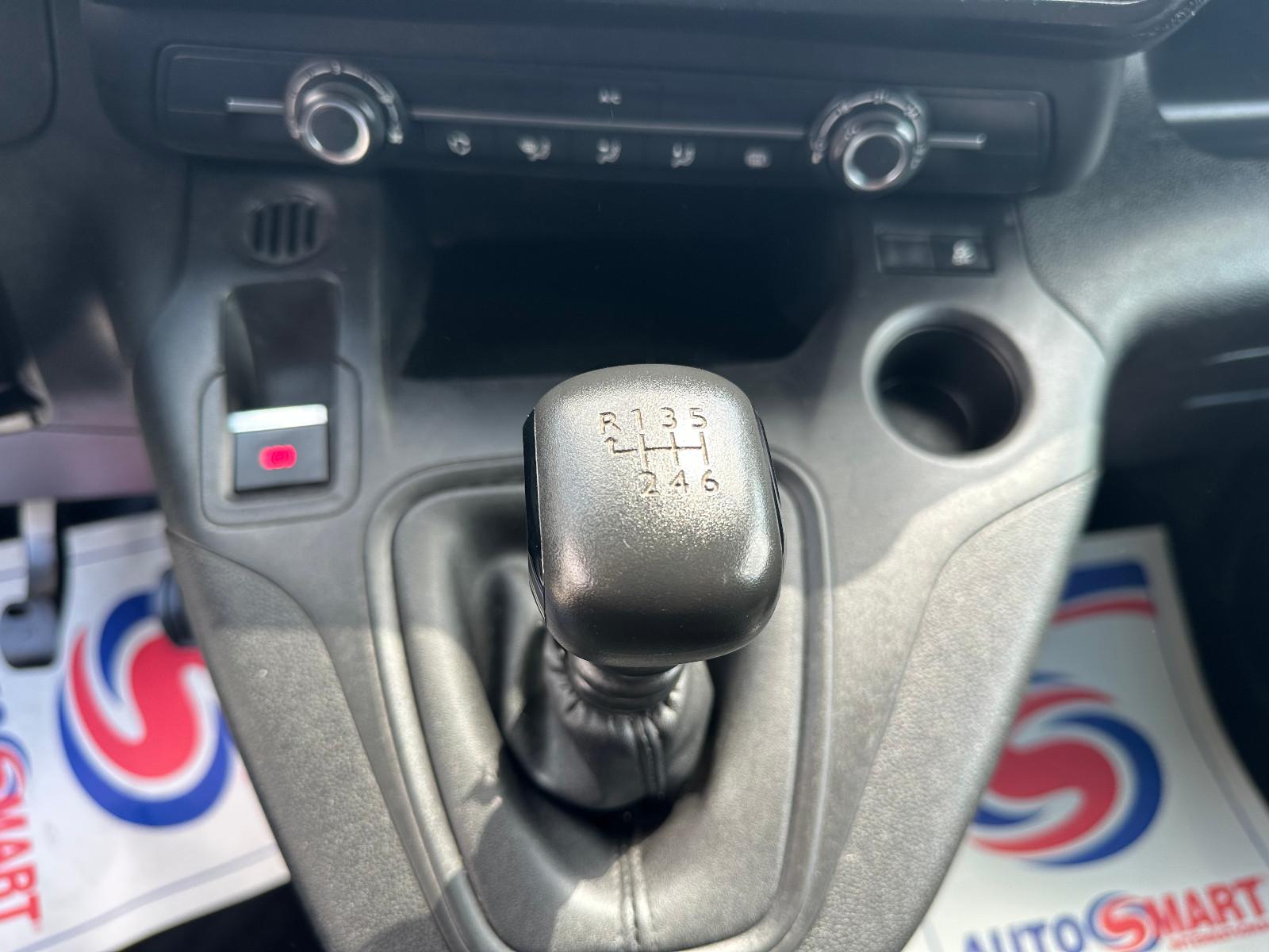 Peugeot Partner Premium L1 KASSTEN*KLIMA*PDC V+H*