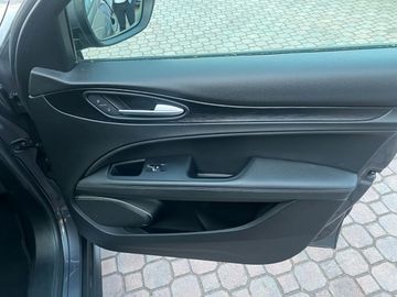 Alfa-Romeo Stelvio - 5