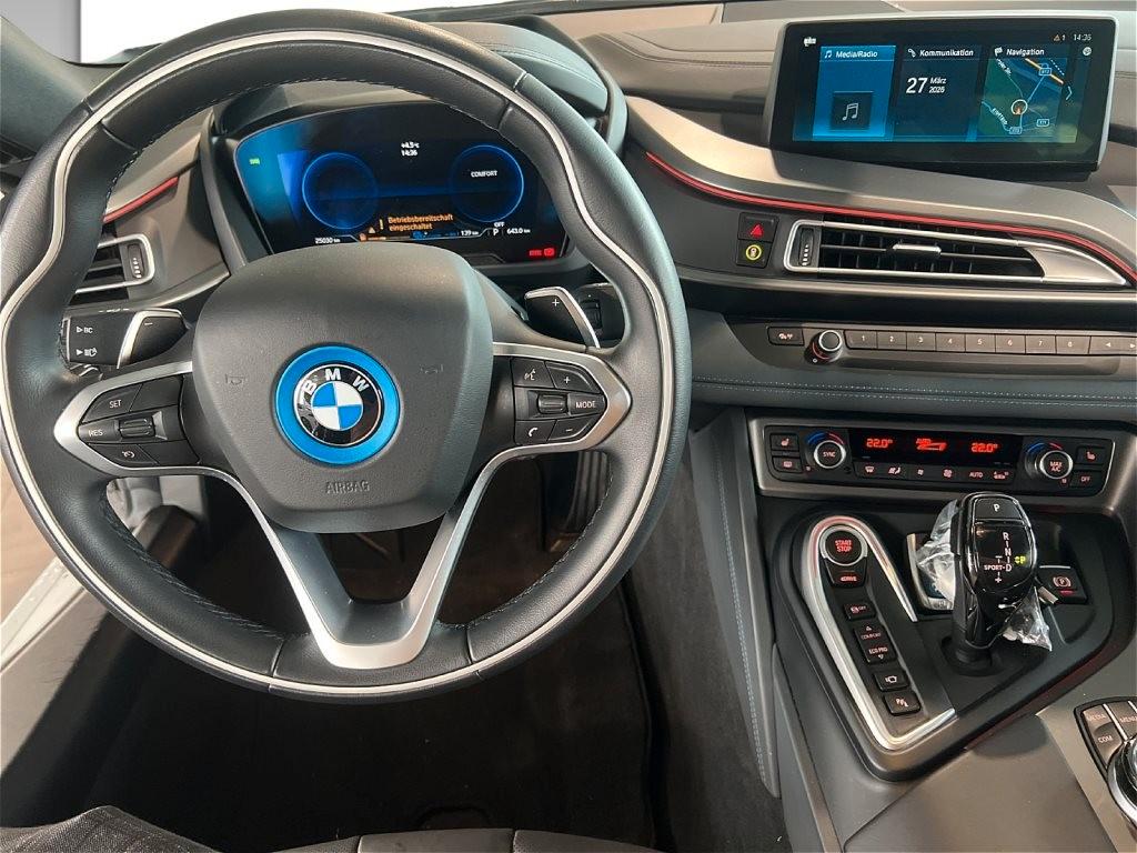 BMW i8 Facelift Coupe Kristallweiß
