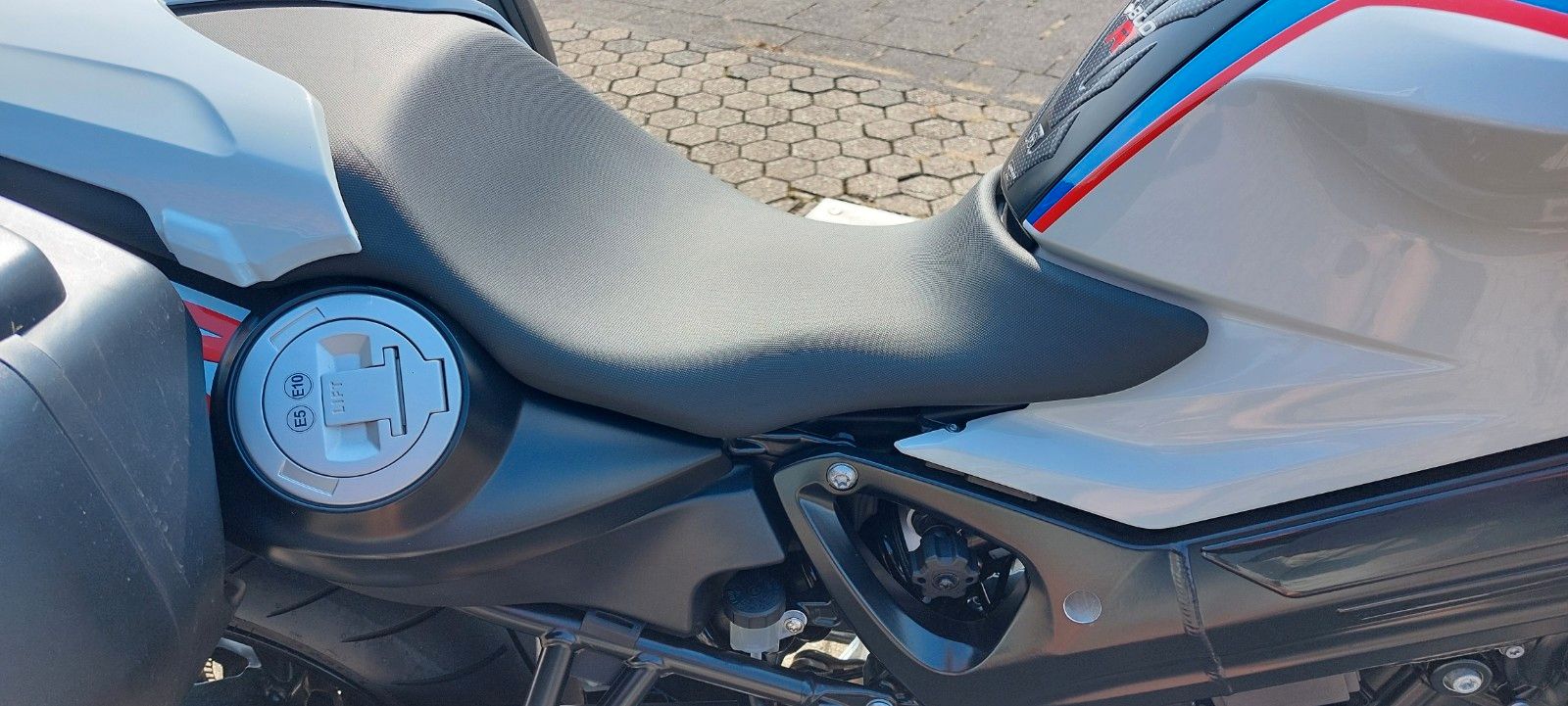 Fahrzeugabbildung BMW F 800 R  inkl  Koffersatz   nur 8500 KM