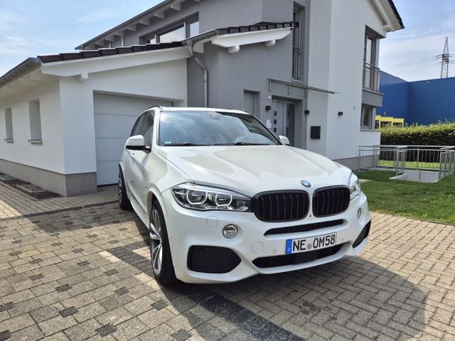 BMW X5 xDrive30d M-SPORTPAKET+PANO+360°KAMERA+AHK