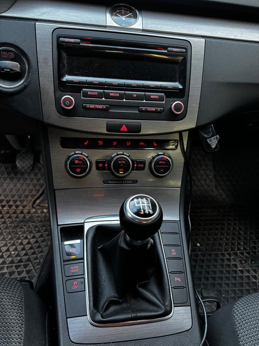 Volkswagen Passat 2012 — photo 10