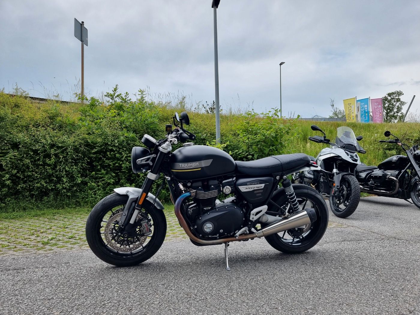 Fahrzeugabbildung Triumph Speed Twin 1200 wenig KM, wie NEU!