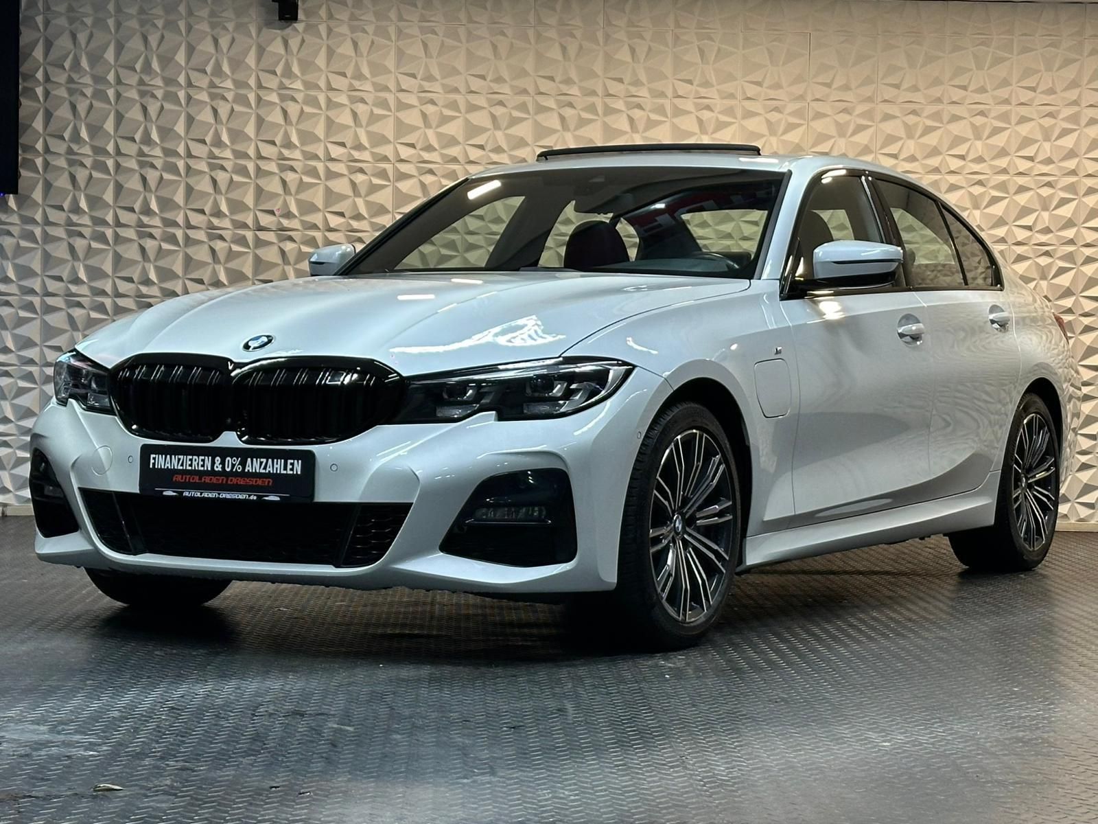 BMW 330 e M SPORT SHADOW* LED#SHZ#NAVI#TEMPO#360CAM - Image 4