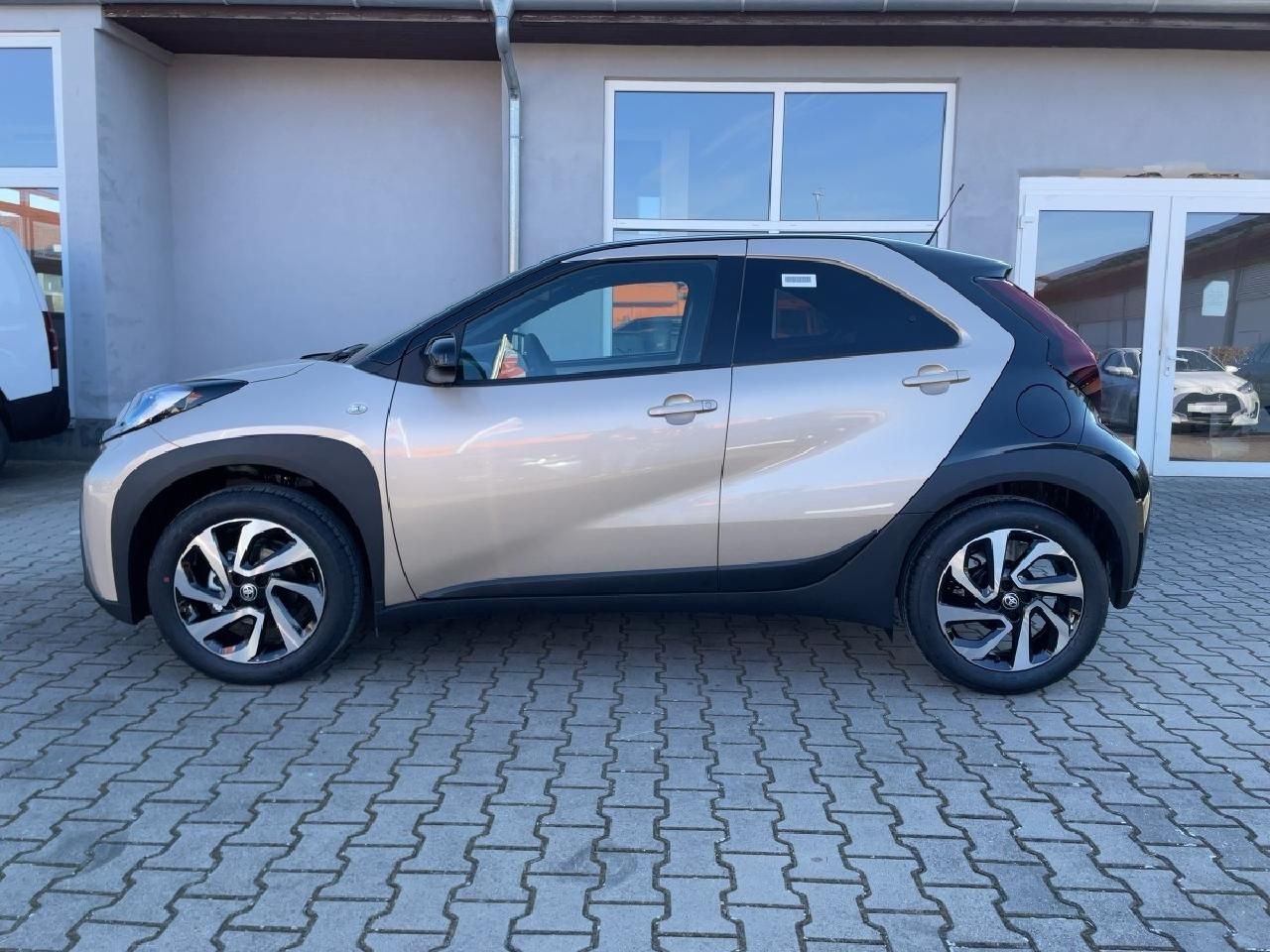 Fahrzeugabbildung Toyota Aygo X 1,0 l Teamplayer