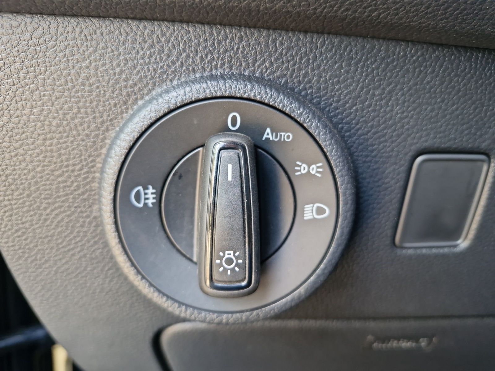 Fahrzeugabbildung SEAT Ateca Basis 4Drive 2.0 TSI DSG ACC KAMERA LED