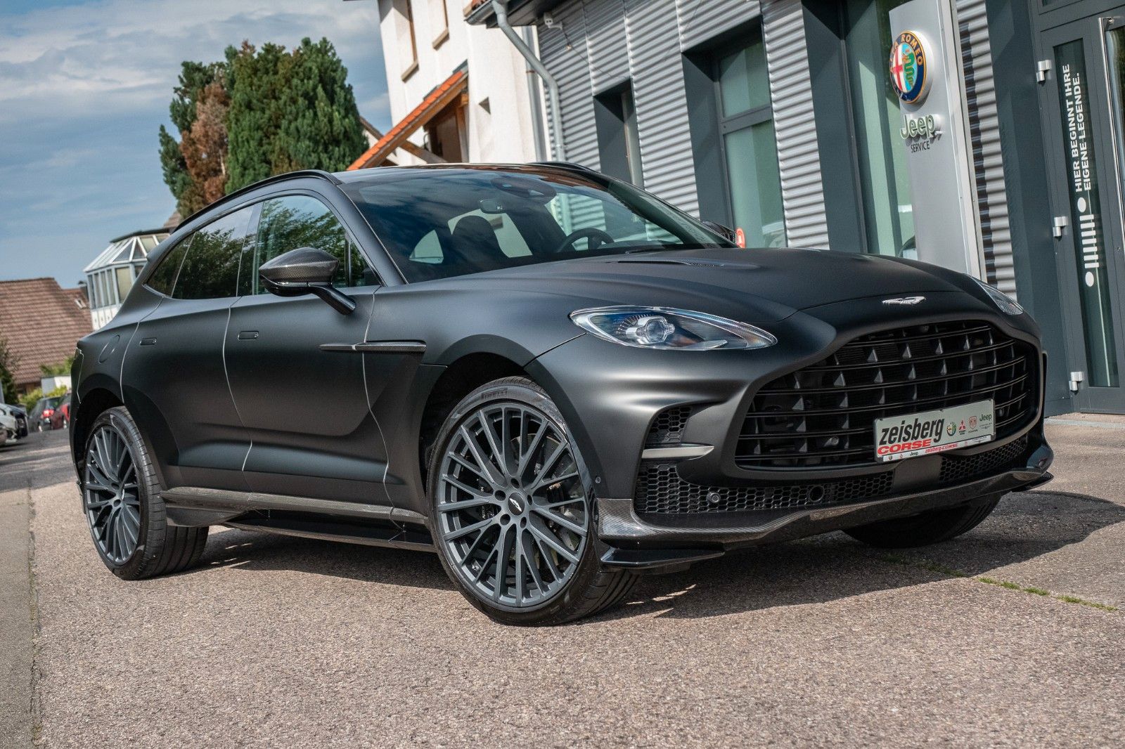 Fahrzeugabbildung Aston Martin DBX 4.0 V8 DBX707 Black Matte Edition