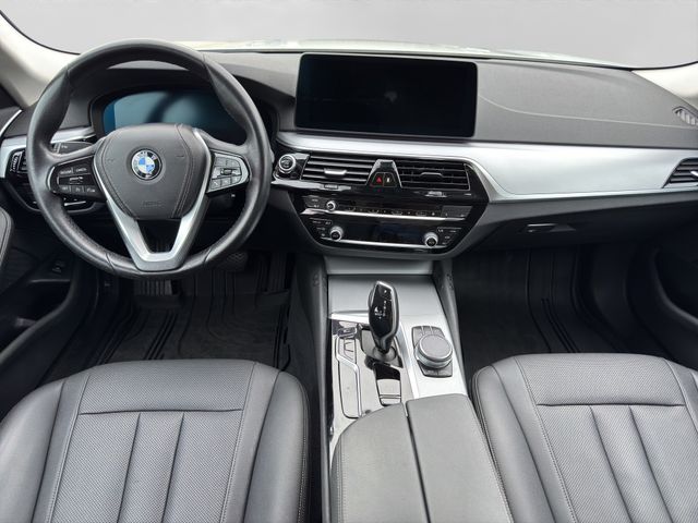 Fahrzeugabbildung BMW 530d Touring xDrive+LED+Kamera+Leder+DAB